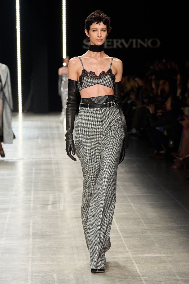 SLY010