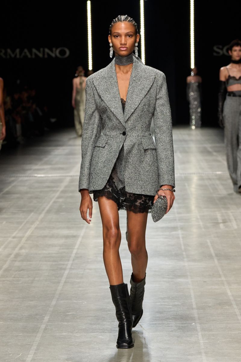 SLY010